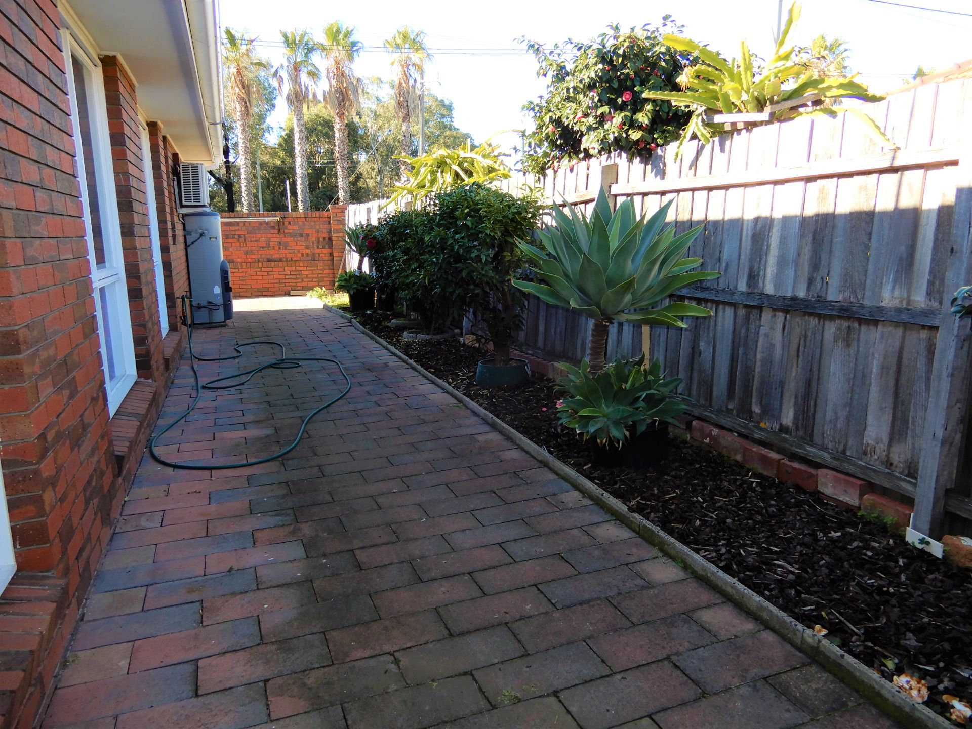 Prime Location In Thornbury!!!