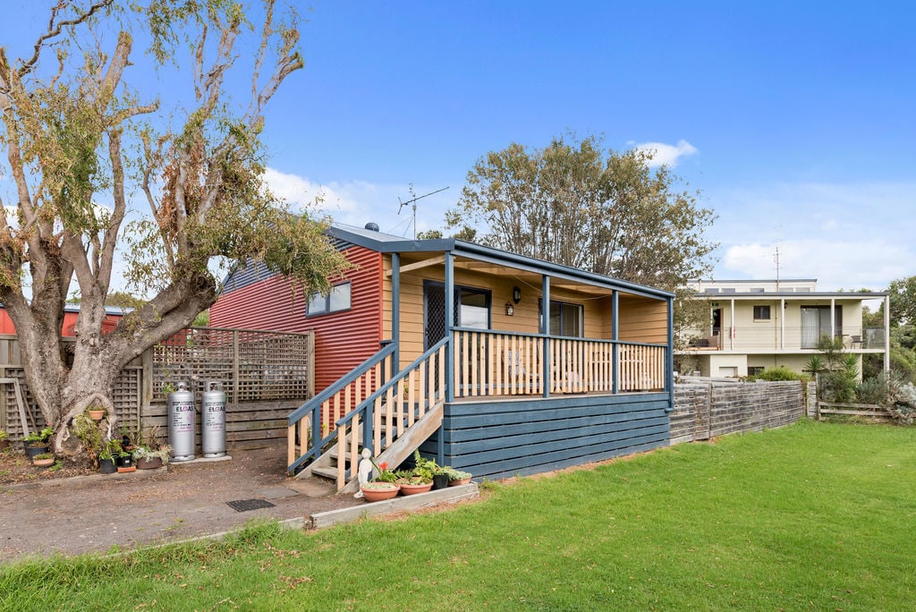 24 Great Ocean Road, Marengo, VIC, Marengo - Thumbnail 2