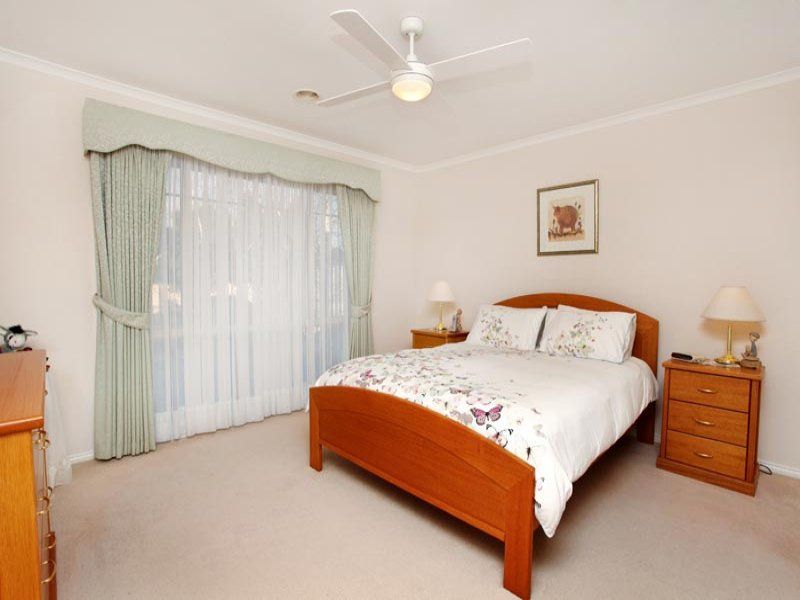 2 Osterley Close, Caroline Springs - Thumbnail 8