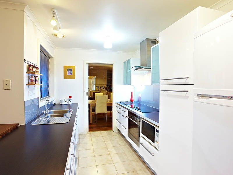 27 Simmons Drive, ALTONA, Altona - Thumbnail 4