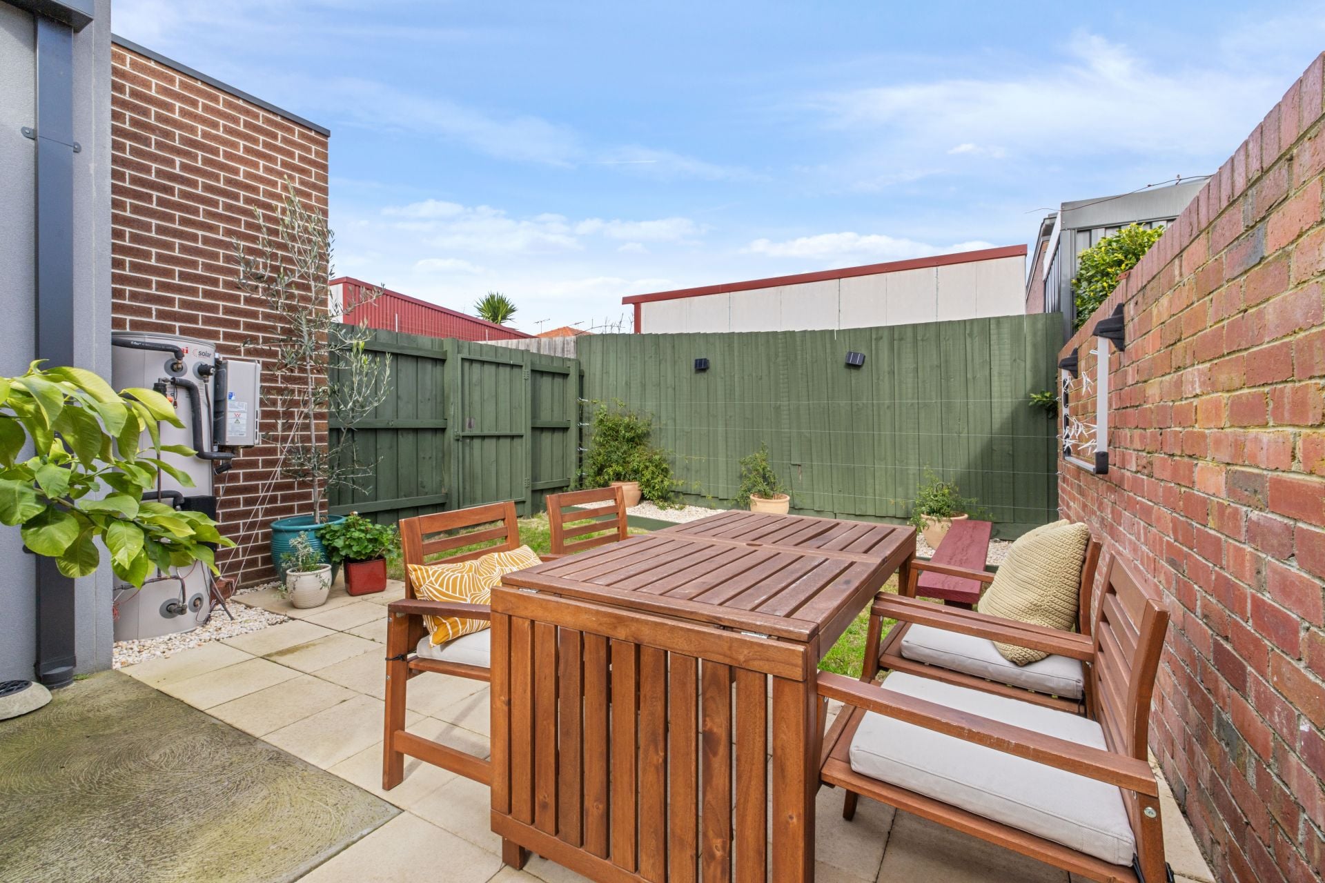 Modern Townhouse in Prime Reservoir Location