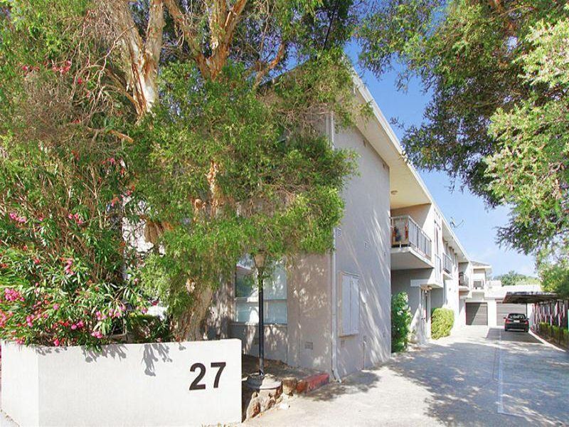 Spacious Two Bedroom Apartment with Garage