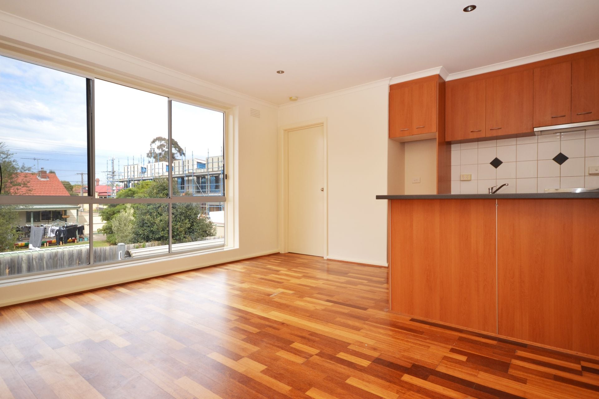 REFURBISHED 1 BEDROOM IN THE PERFECT LOCATION