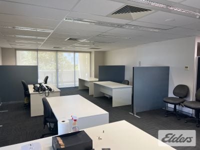 OFFICE OPPORTUNITY OPPOSITE STORY BRIDGE HOTEL!