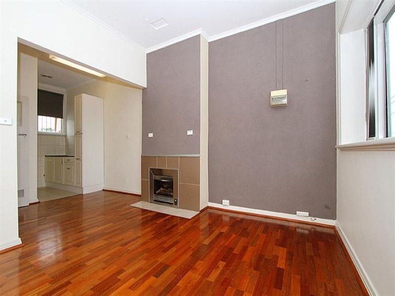 REAR/673 Plenty Road, Reservoir