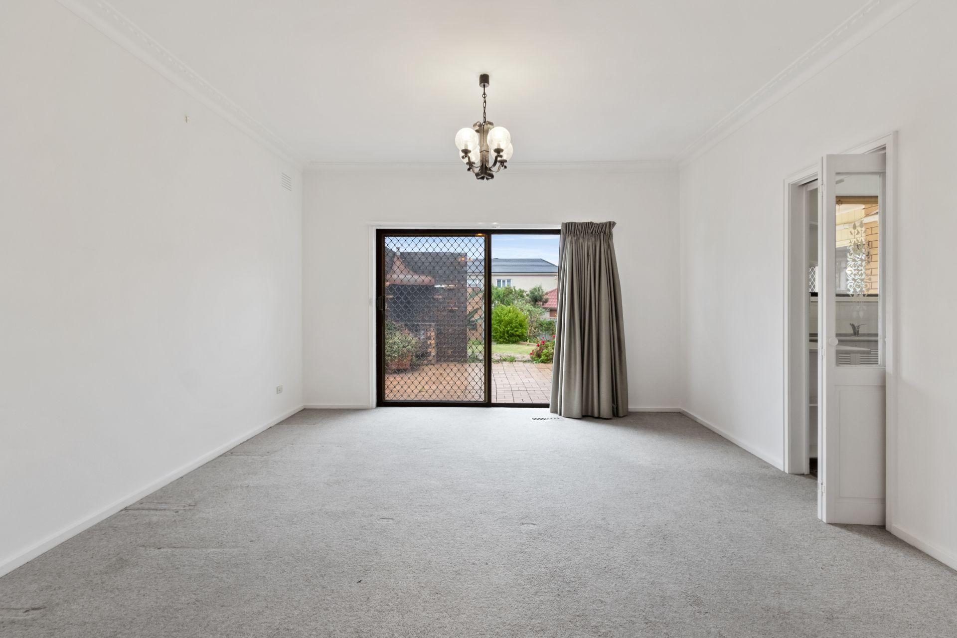 Spacious 4 Bedroom House - 6 Month Lease