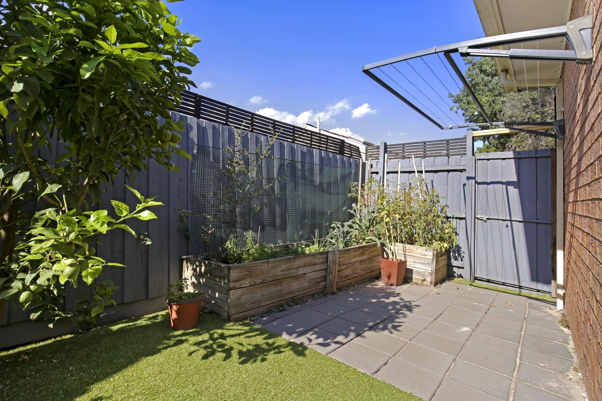 Light & Bright 2 Bedroom Townhouse