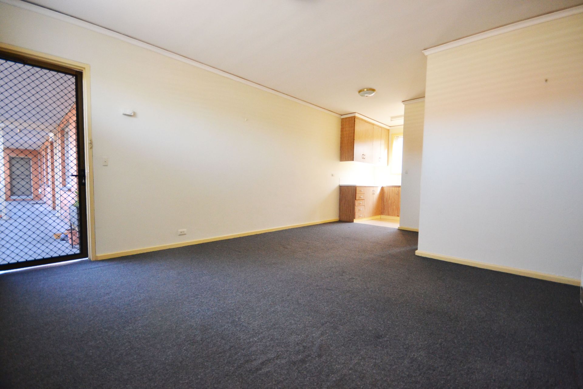 FABULOUS LOCATION & PRICED TO PLEASE