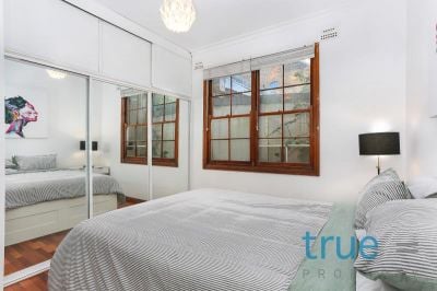 HOLDING DEPOSIT RECEIVED = EXECUTIVE RESIDENCE ON THE CITY FRINGE - ALL UTILITIES INCLUDED