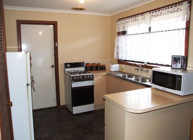 112 Underbank Blvd, Bacchus Marsh - Thumbnail 3