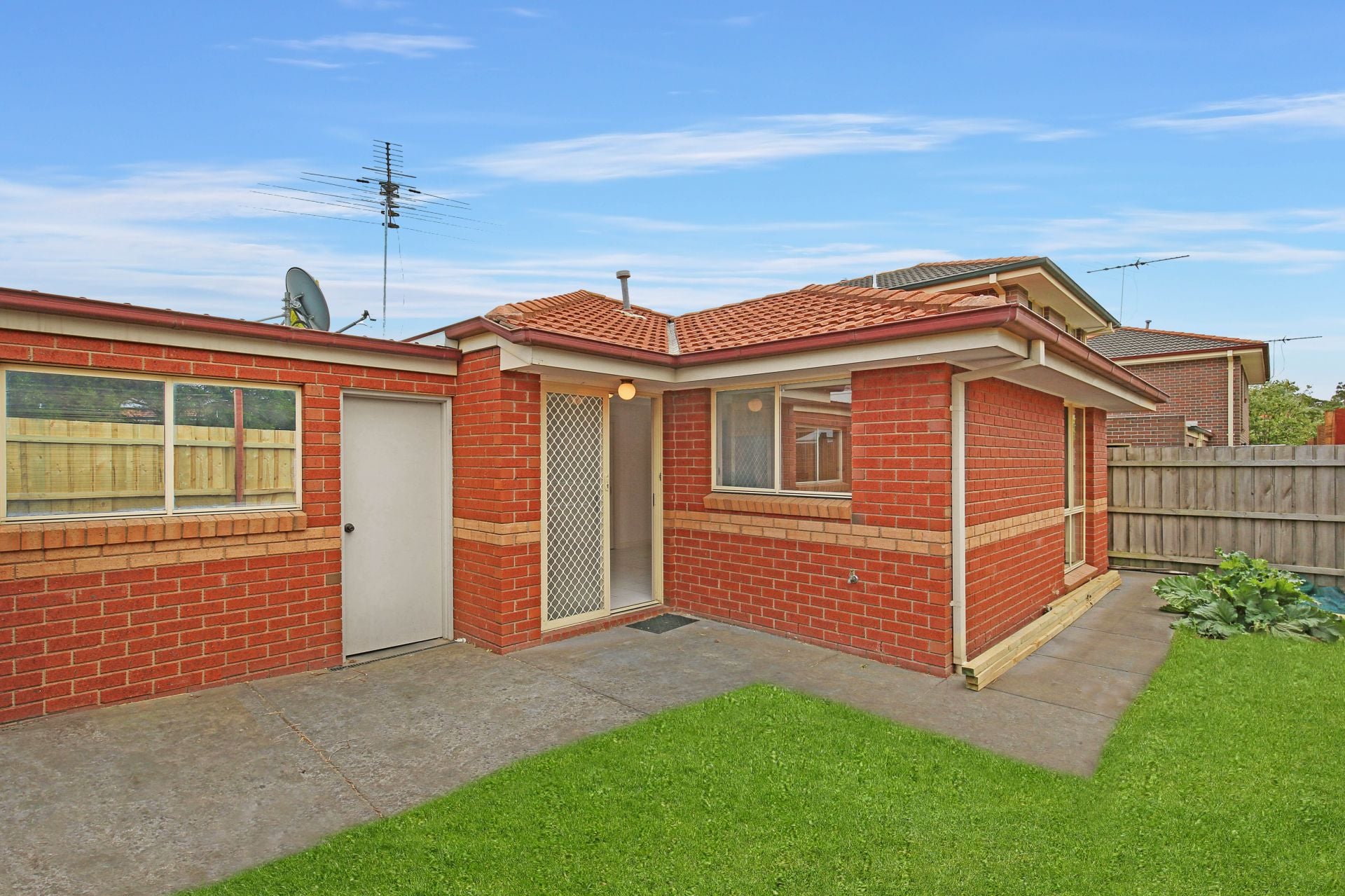 Easy-Care Living, Central Location