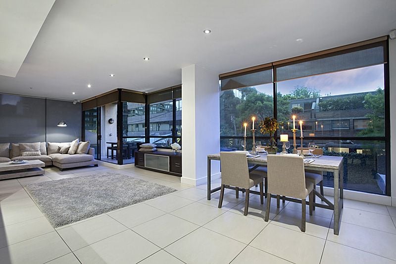 102/19 Queens Road, Melbourne - Thumbnail 2