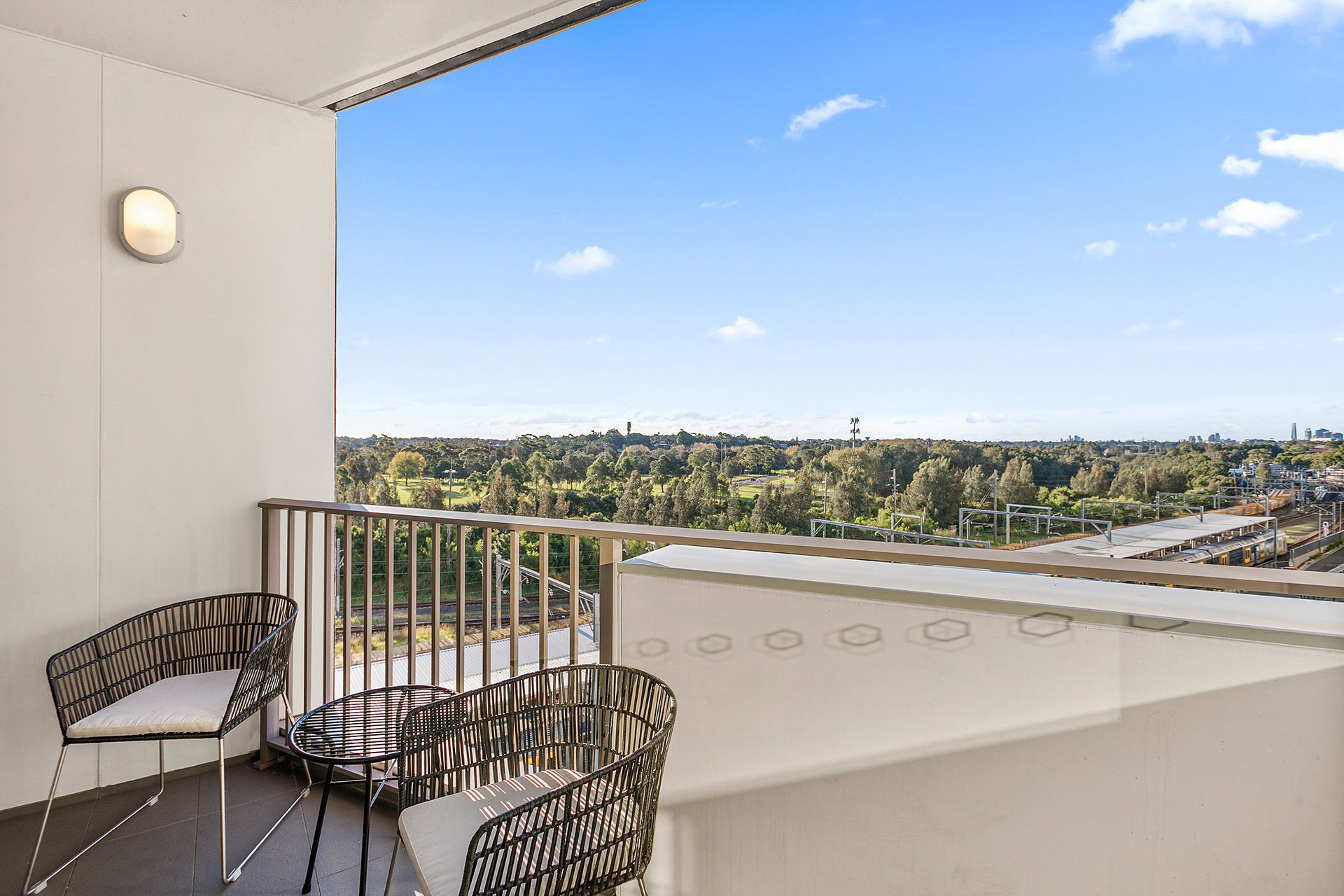402/2 Discovery Point Place Wolli Creek NSW, Wolli Creek - Thumbnail 4