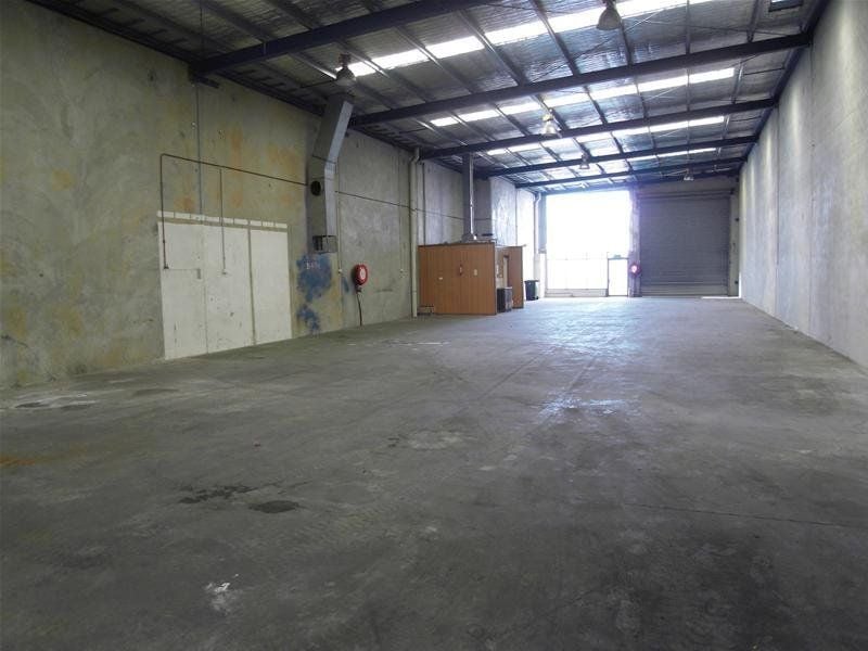VERSATILE FACTORY IN EXCELLENT LOCATION