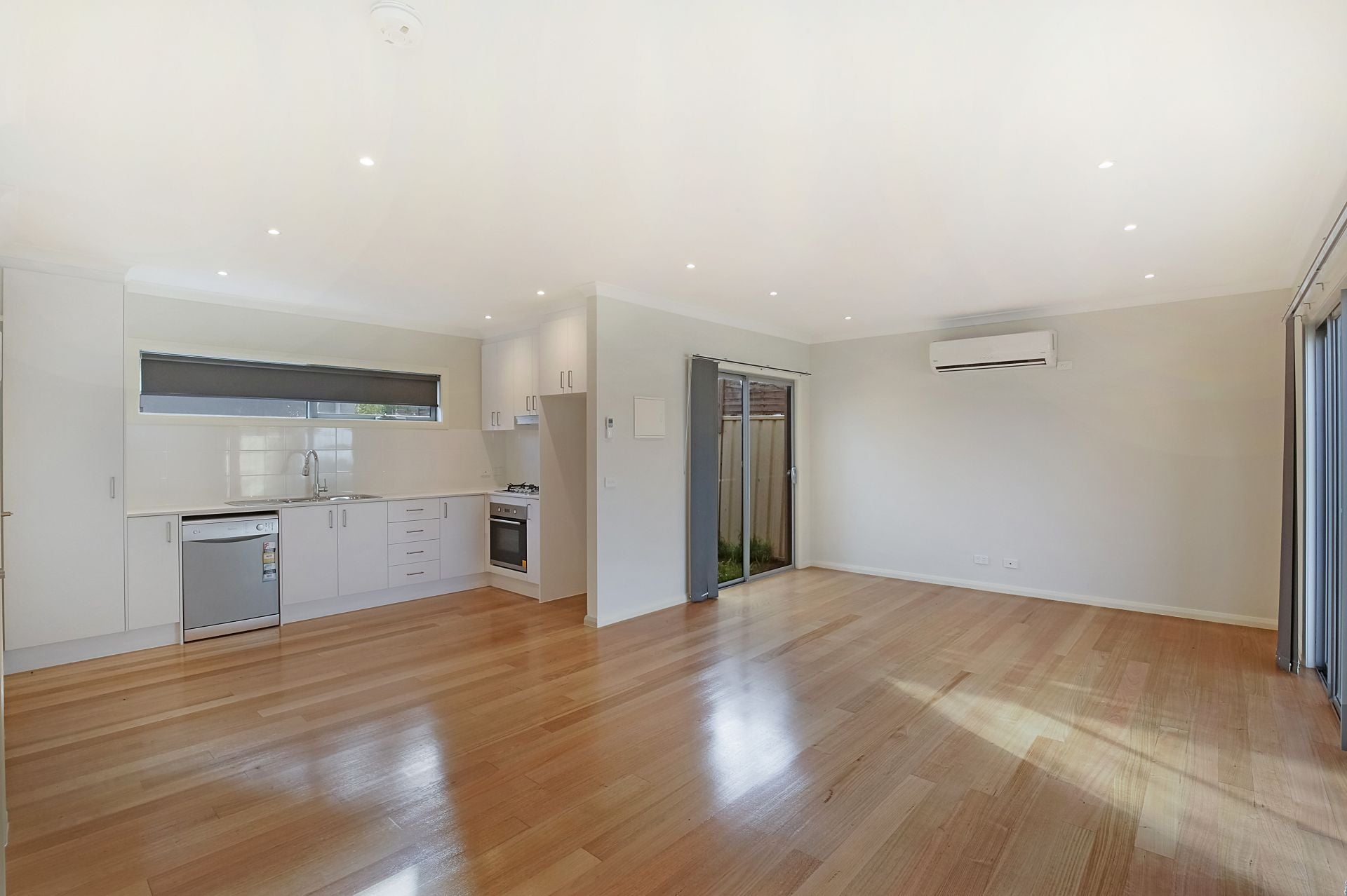MODERN & STYLISH TOWNHOUSE
