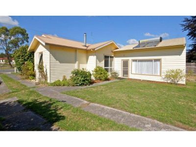 3
 
 
 
  
 
 
 2
 
 
 
  
 
 
 4
 
 
 
 
 
 
 
 70 Foster Street, RAILTON TAS 7305, Railton - Thumbnail 3