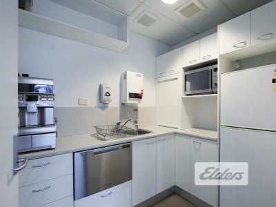 RARE INNER CITY OFFICE / WAREHOUSE | 6 CARS PARKS ONSITE!