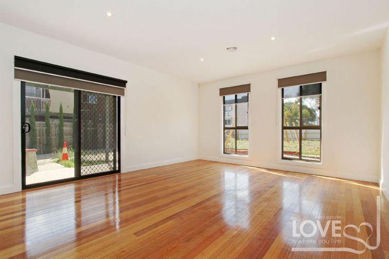 2/33 Martin Street, Thornbury