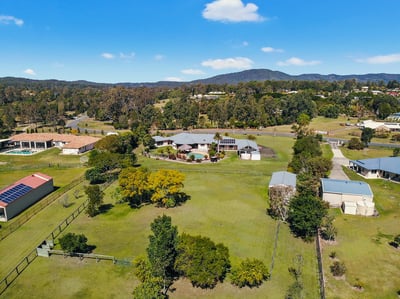 Village Acreage - Prestigious Royal Estate - 530m2 Home - 2.8 horse friendly acres 