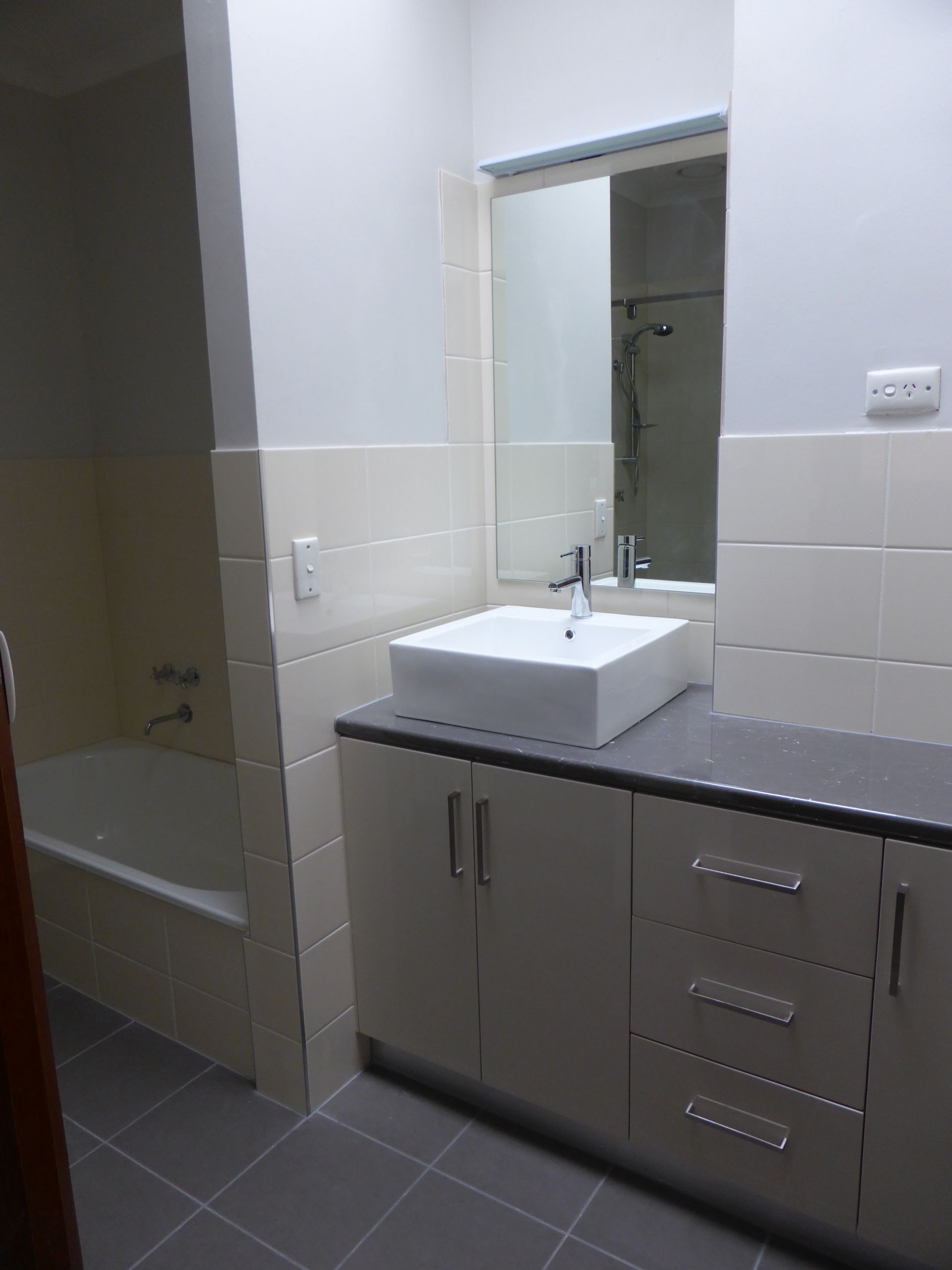 Refurbished 2 bedroom in leafy pocket of Northcote