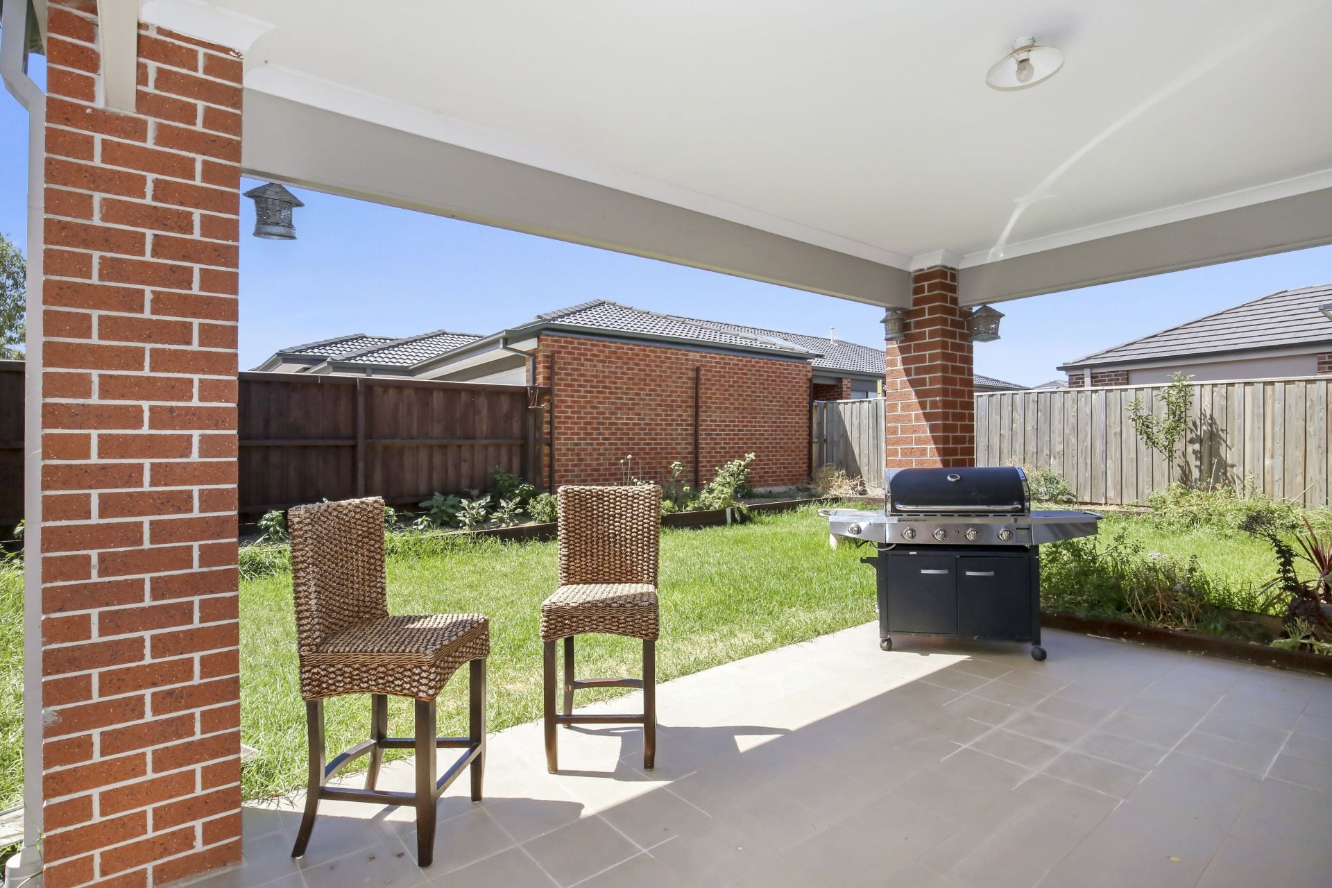 LUXURY LIVING !!!  ***GARDENER INCLUDED***