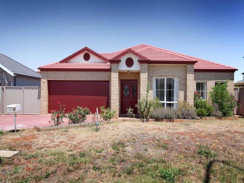 6 Barringo Way, Caroline Springs - Thumbnail 2