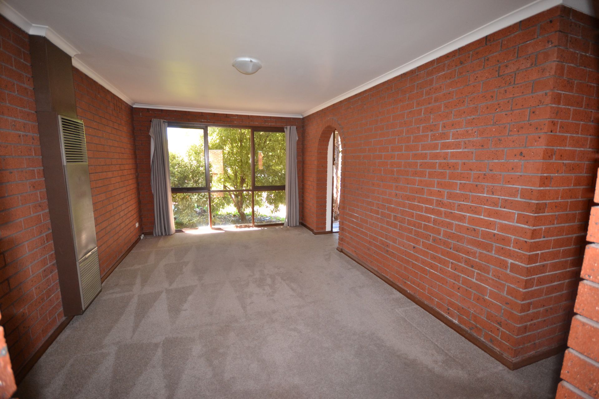 LARGE THREE BEDROOM RENOVATED UNIT IN GREAT LOCATION
