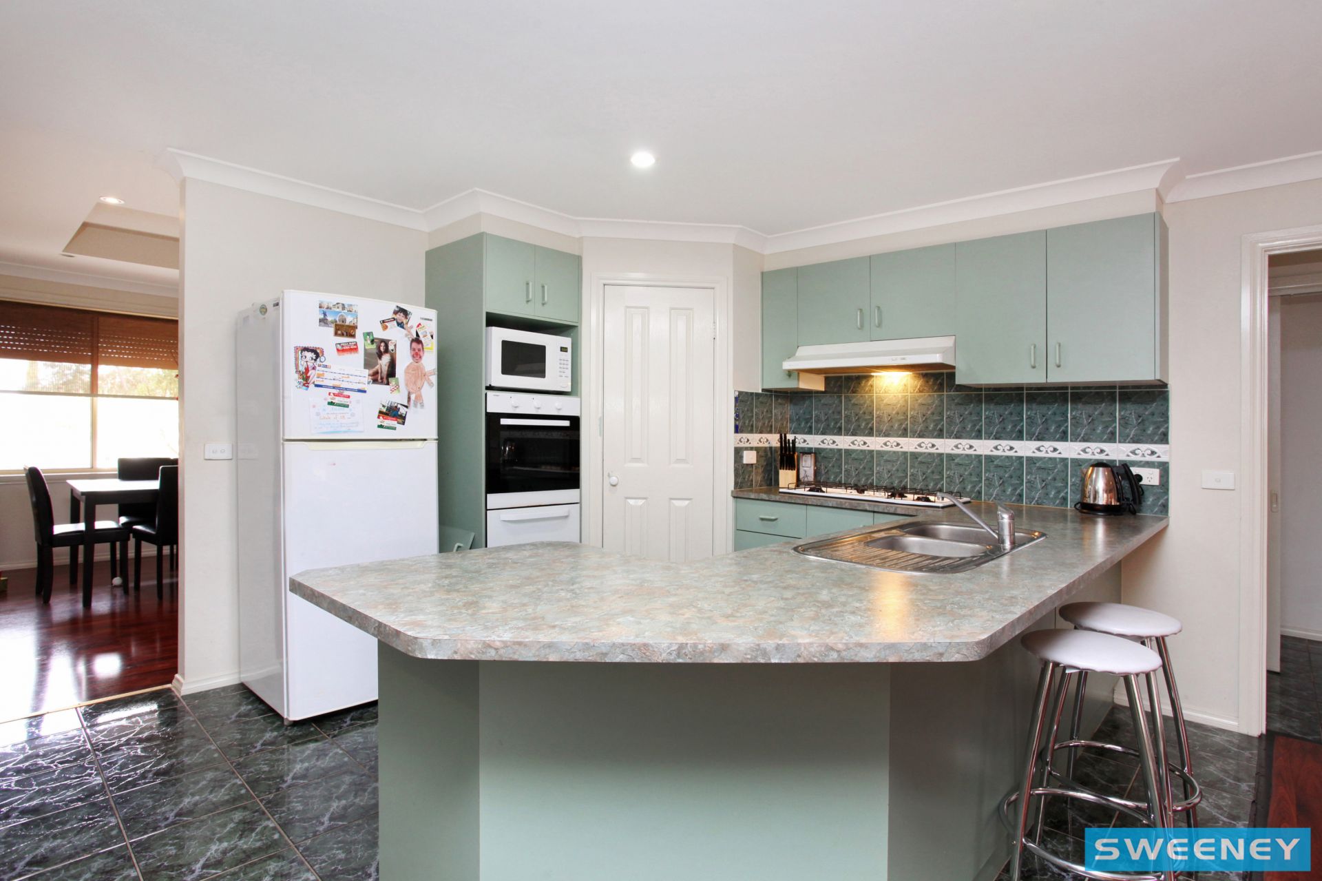 9 Howqua Way, Taylors Hill - Thumbnail 3