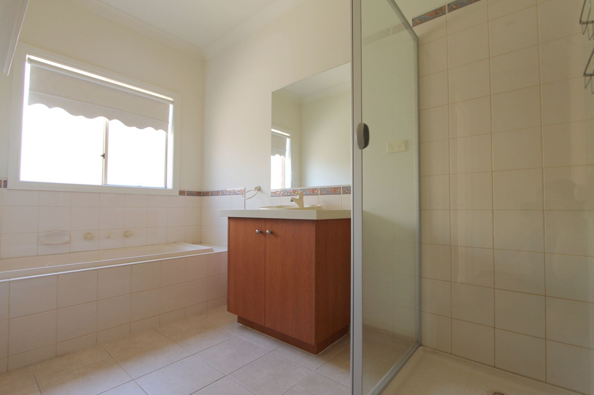 BEAUTIFUL THREE BEDROOM MUST SEE!