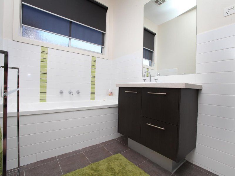 4 Aberfeldie Way, Caroline Springs - Thumbnail 8