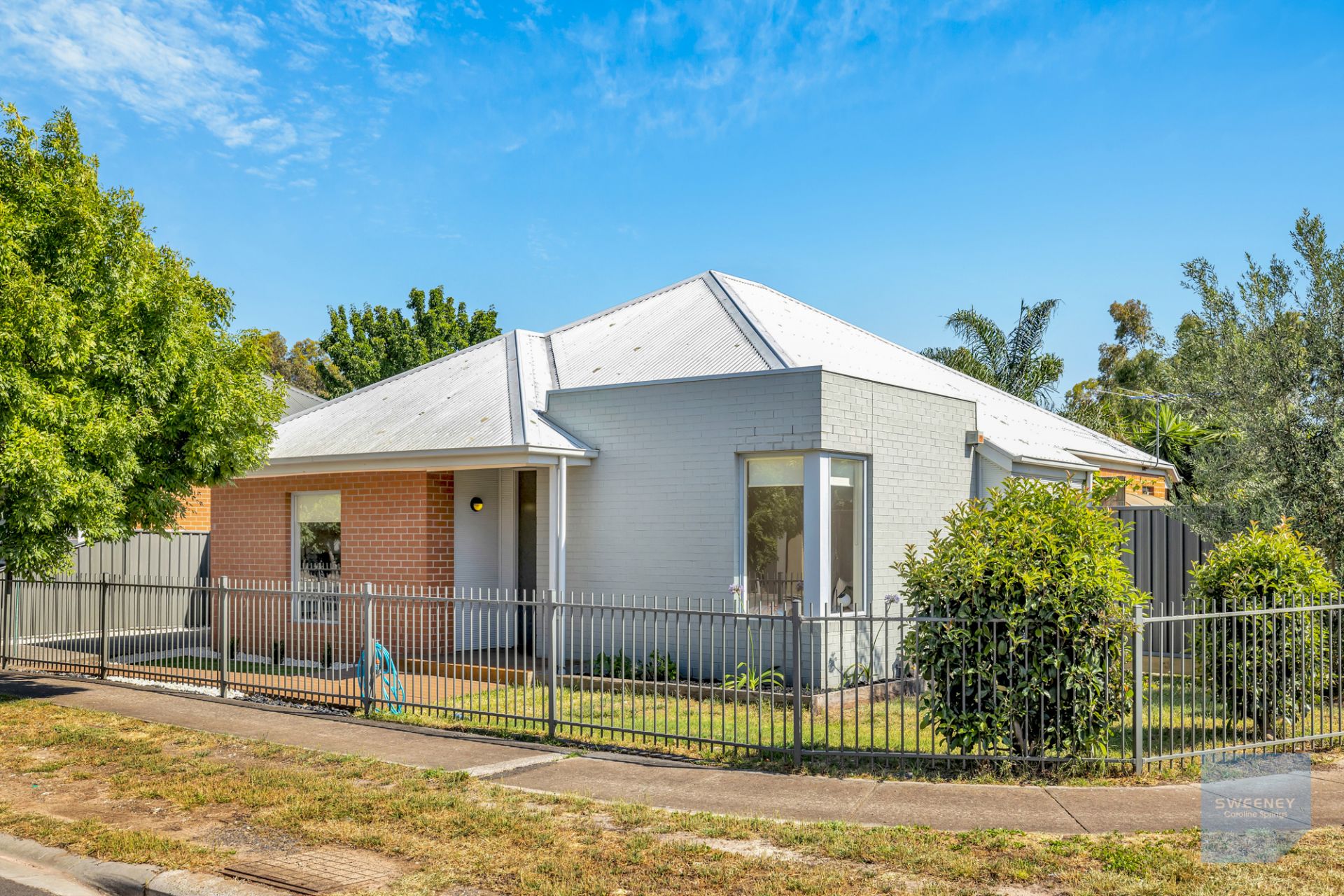 9 Cassan Way, Caroline Springs - Thumbnail 2