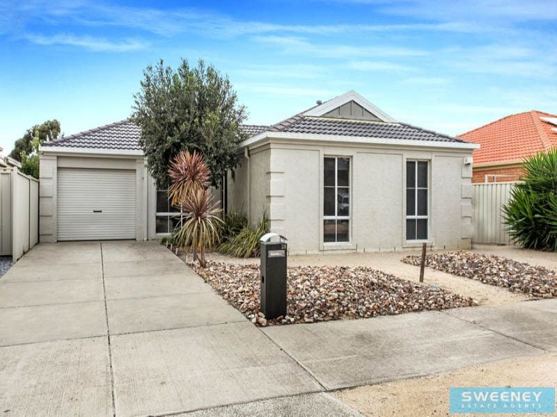 28 Blakeville Drive, Caroline Springs - Thumbnail 2
