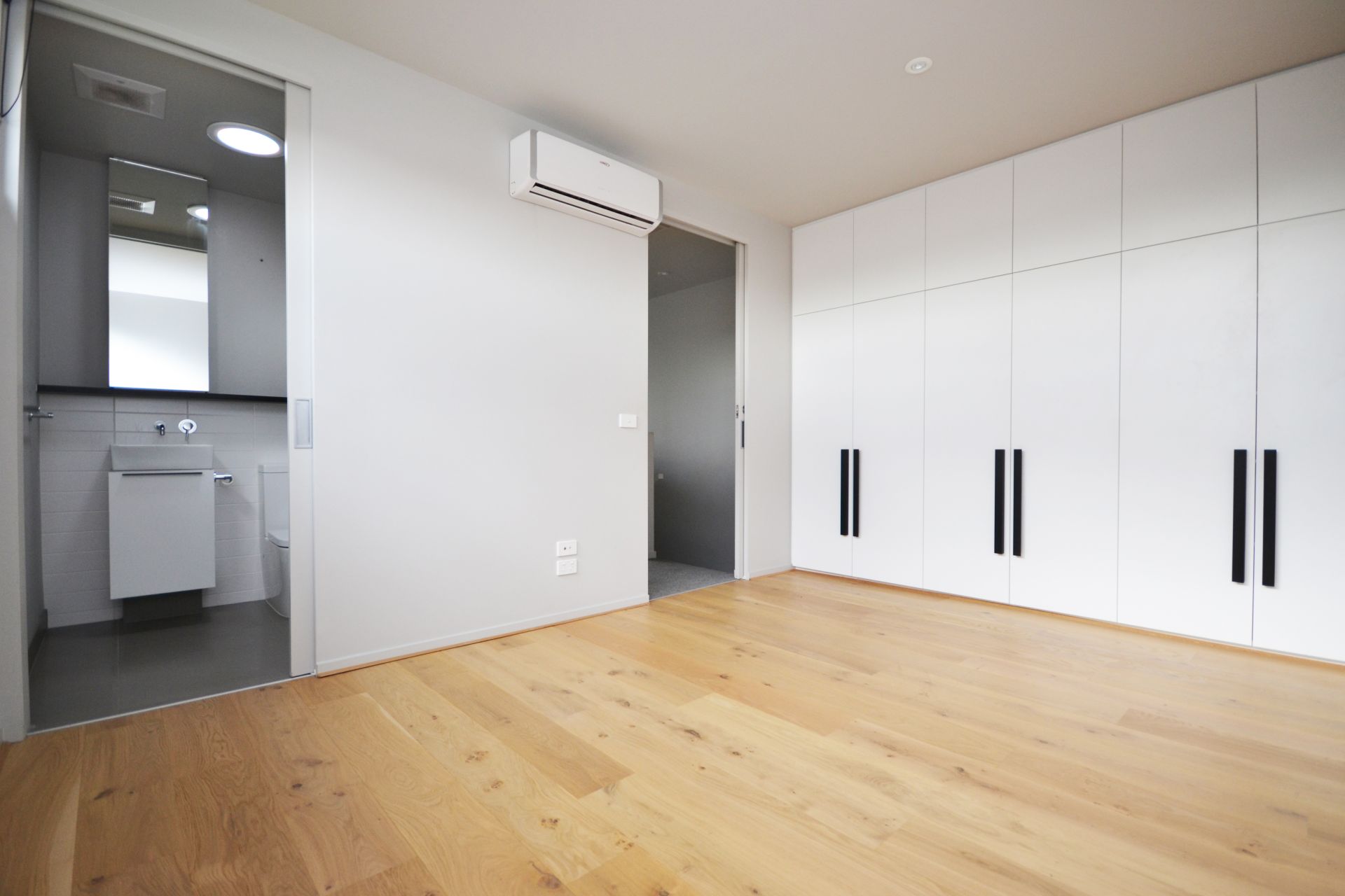 CONTEMPORARY ELEGANCE & STYLE