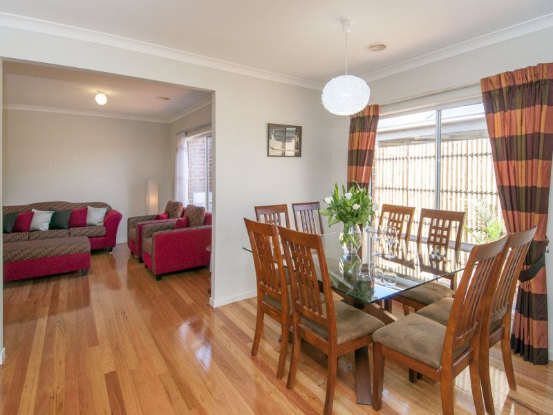 17 Songbird Crescent, SOUTH MORANG, South Morang - Thumbnail 5
