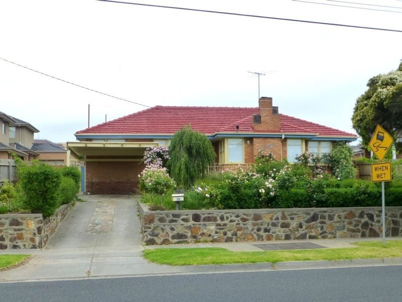 74 Ferntree Gully Road OAKLEIGH