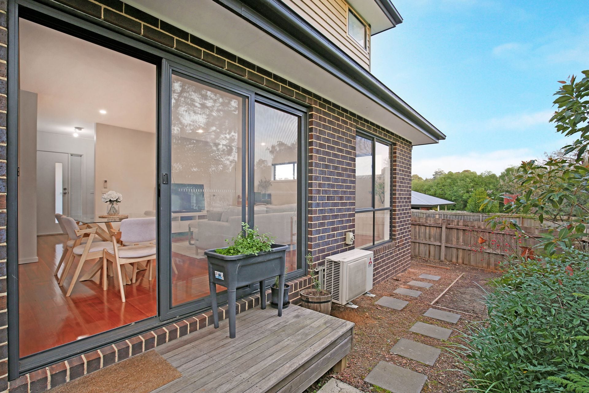 **Modern & Contemporary Living**