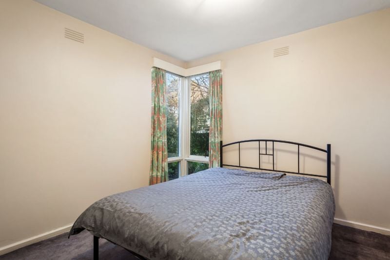 1/80 Queens Road, Melbourne - Thumbnail 4