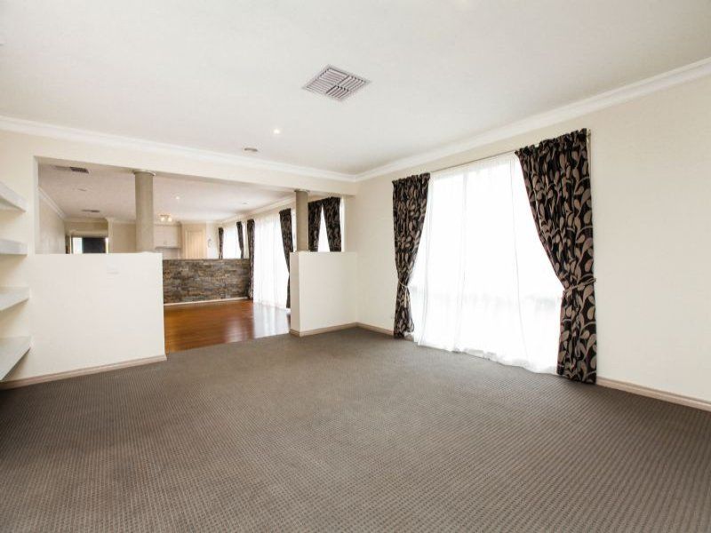 14 Oakview Parade, Caroline Springs - Thumbnail 6