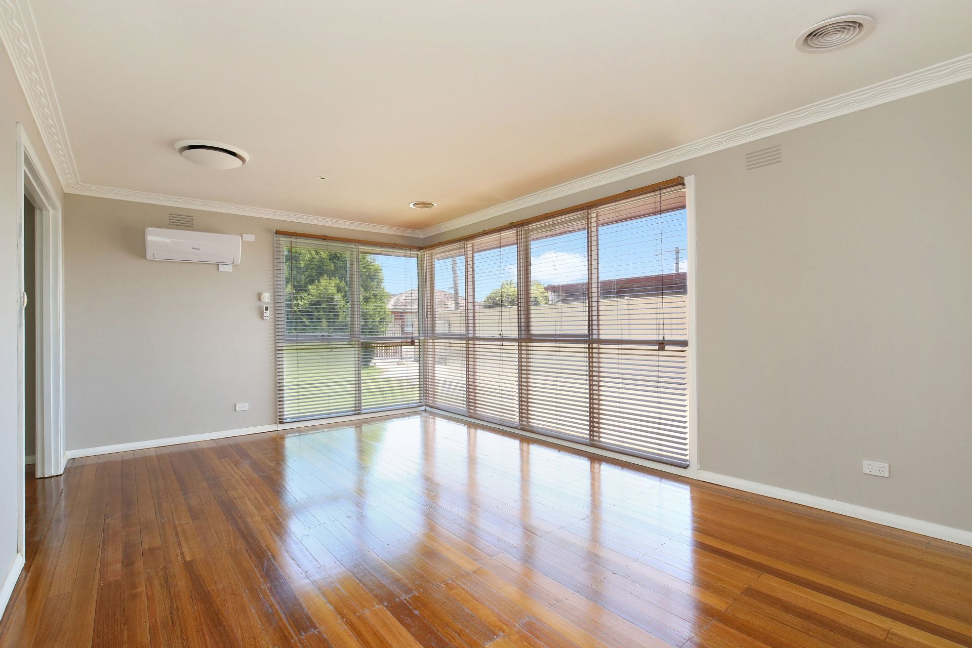 FAMILY HOME & DESIRABLE LOCATION