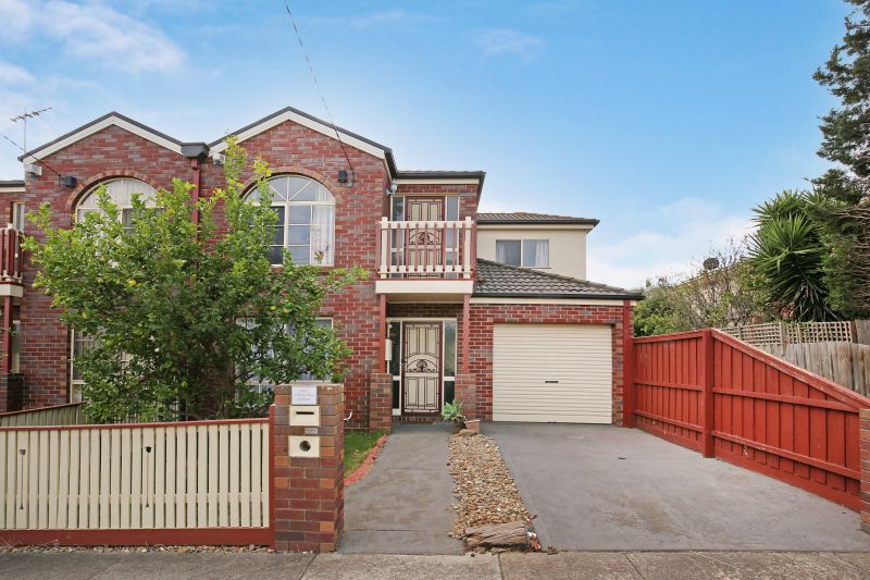 2/8 Barry Street, Reservoir