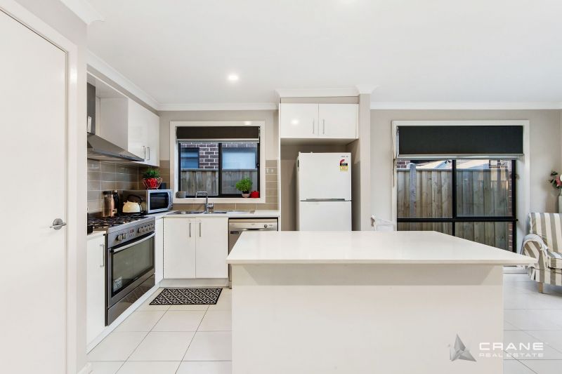 6 Chambly Drive MICKLEHAM VIC, Mickleham - Thumbnail 2
