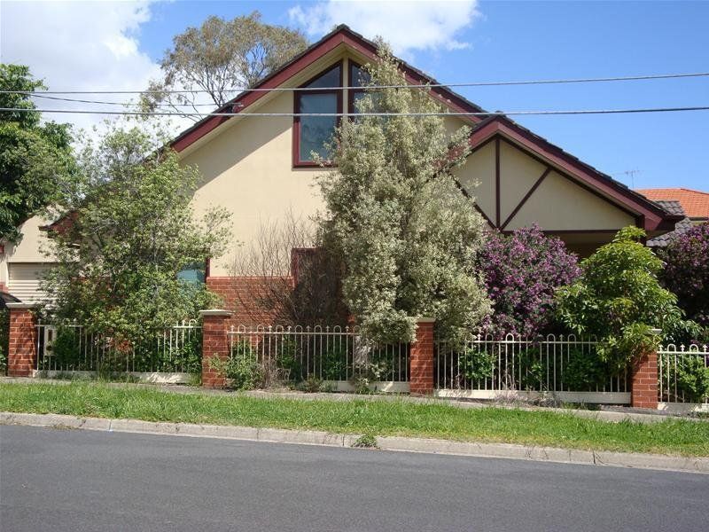 A Show In Ivanhoe!