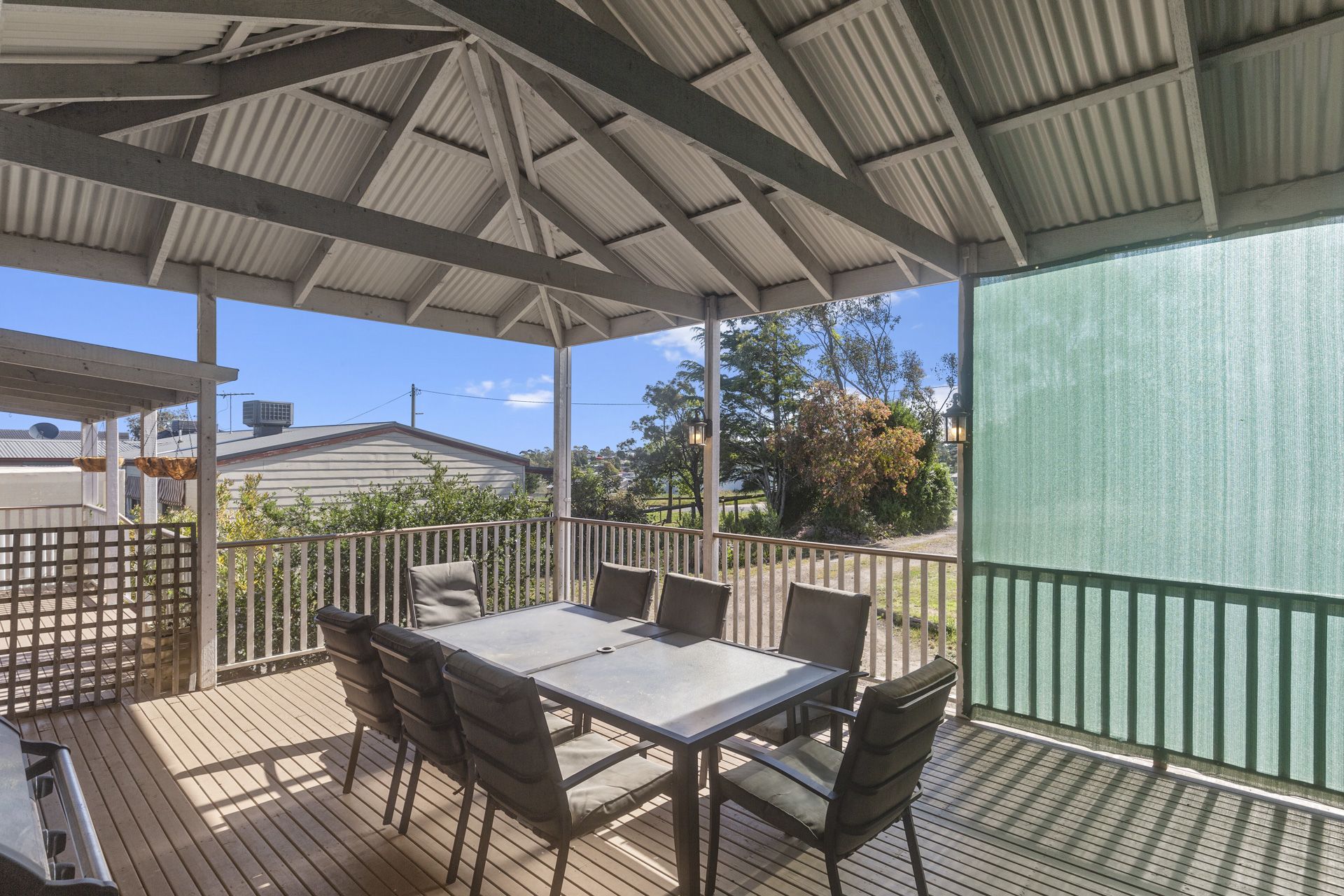 POSITION WITH POTENTIAL 
CORNER BLOCK APPROX 2041m2 APPROX