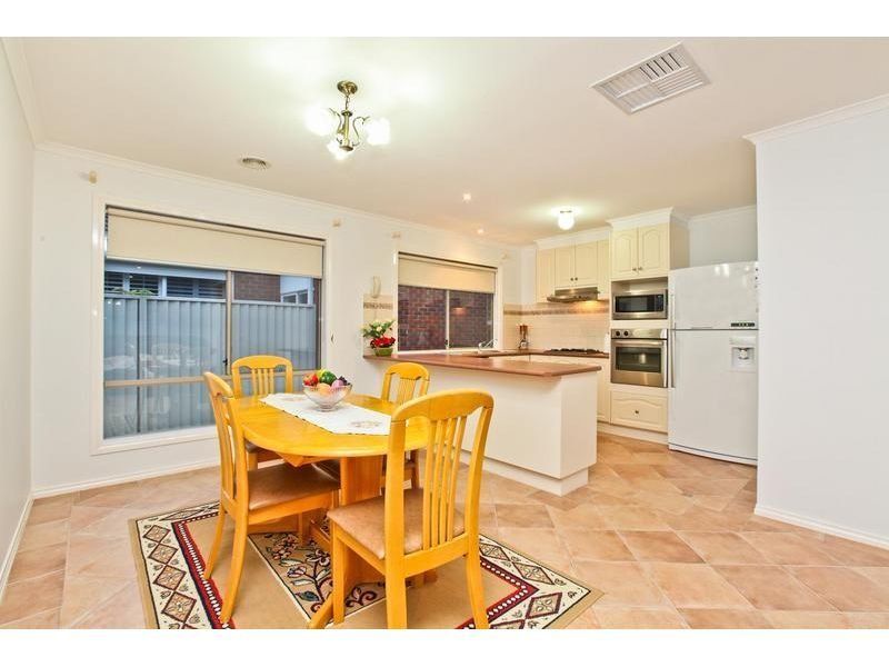 22 Lanaghan Avenue, Caroline Springs - Thumbnail 4