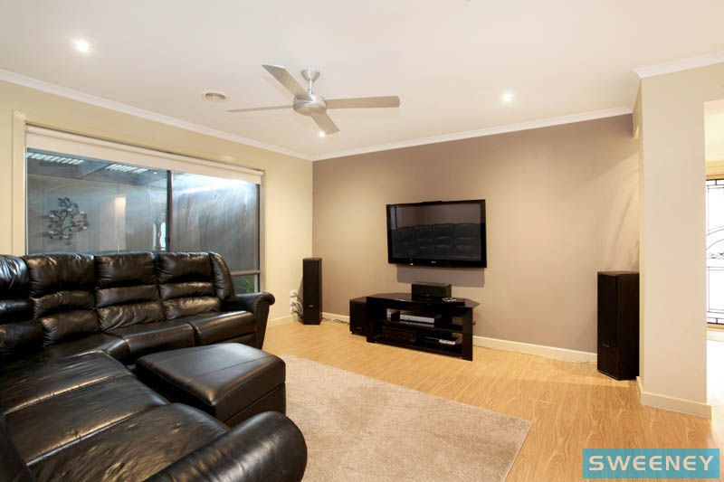 18 Herrington Turn, Caroline Springs - Thumbnail 4