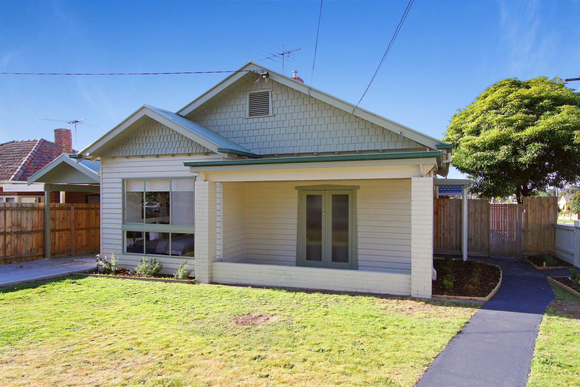 Spacious Four Bedroom Home In Prime Location