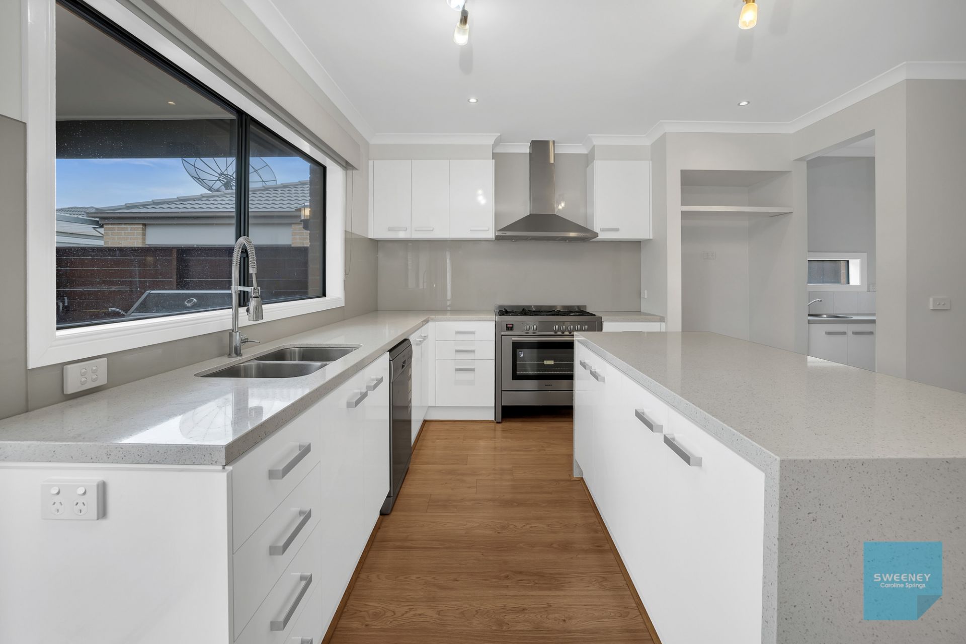 8 City Vista Court, Fraser Rise - Thumbnail 5