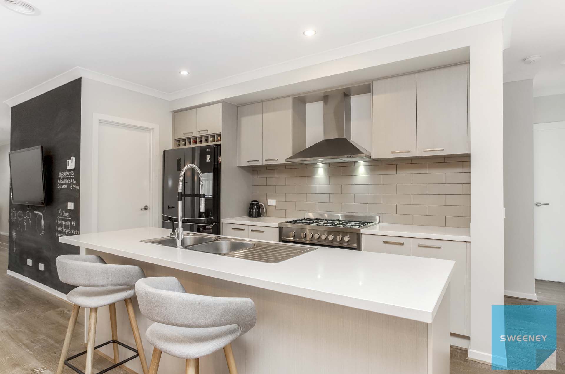 24 Eaglecrest Avenue, Fraser Rise - Thumbnail 5