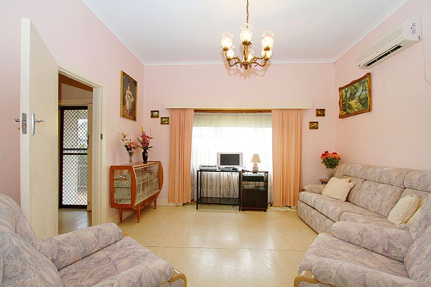 ONE LOCATION, TWO FRONTED, THREE BEDROOMS, & A FOUR CAR GARAGE!
