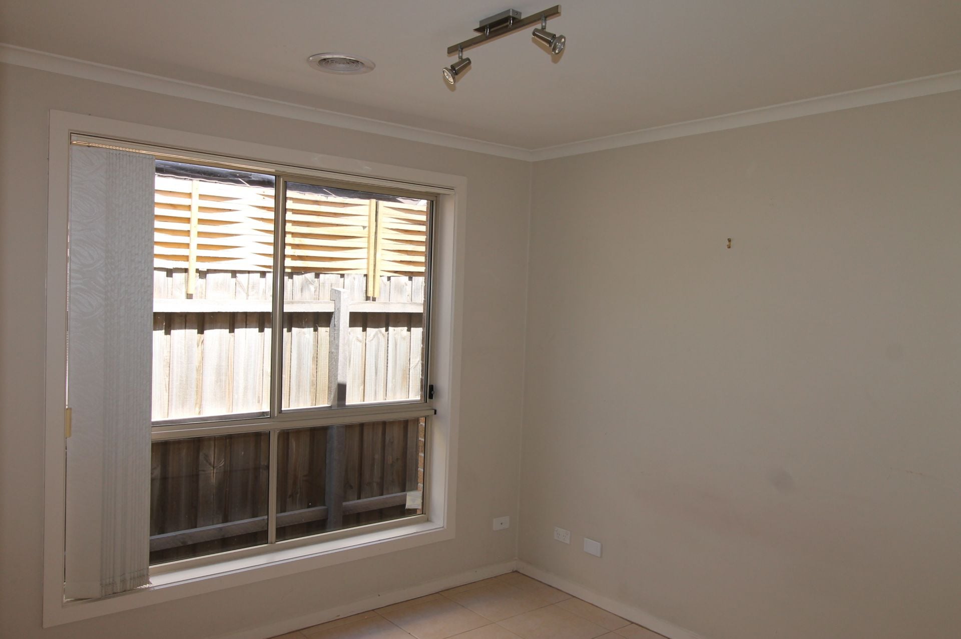 Spacious Home in Mill Park Lakes Estate